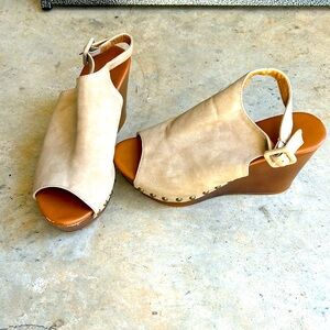 The cutest fall wedges